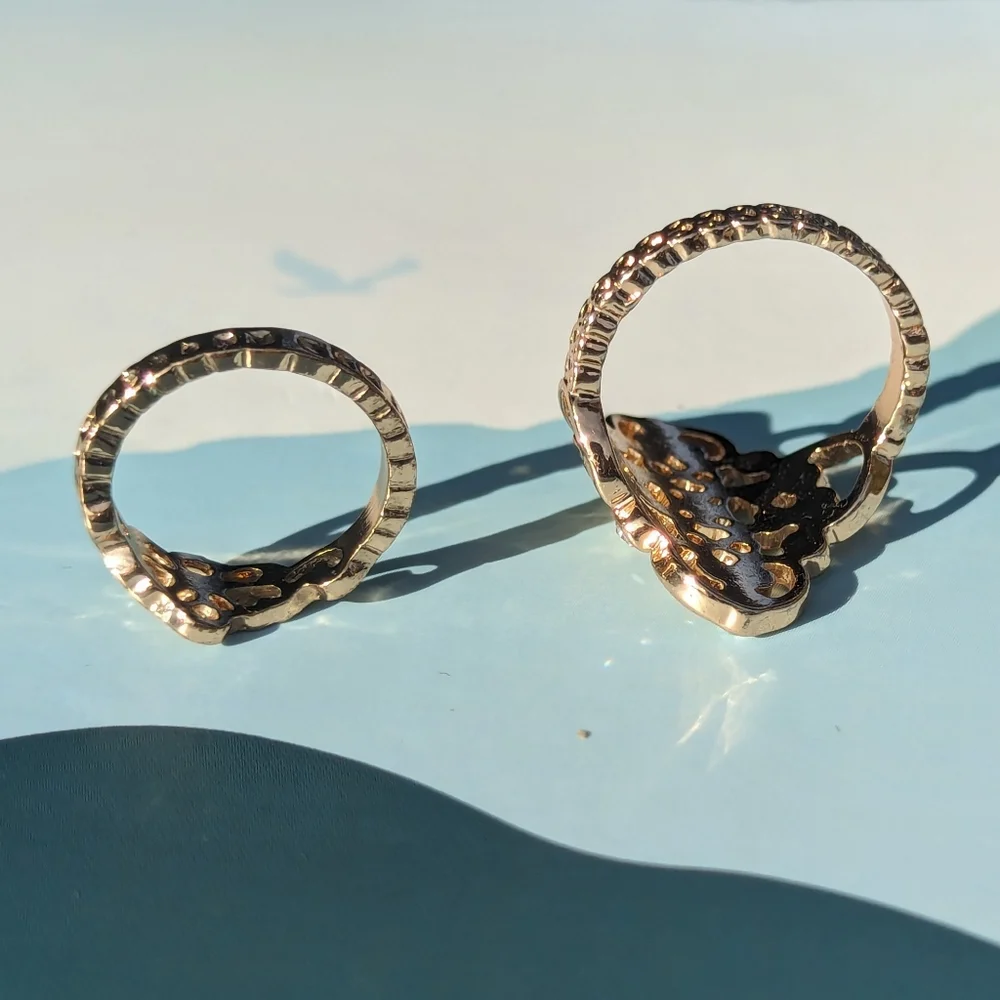 🌟 2 Matching Gold Rings with Rhinestones - Picture 3 of 4